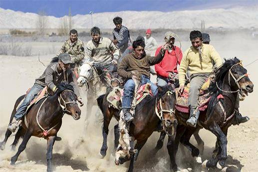 新疆最牛县城，一县连跨3个国家，4万人口遍及10个民族