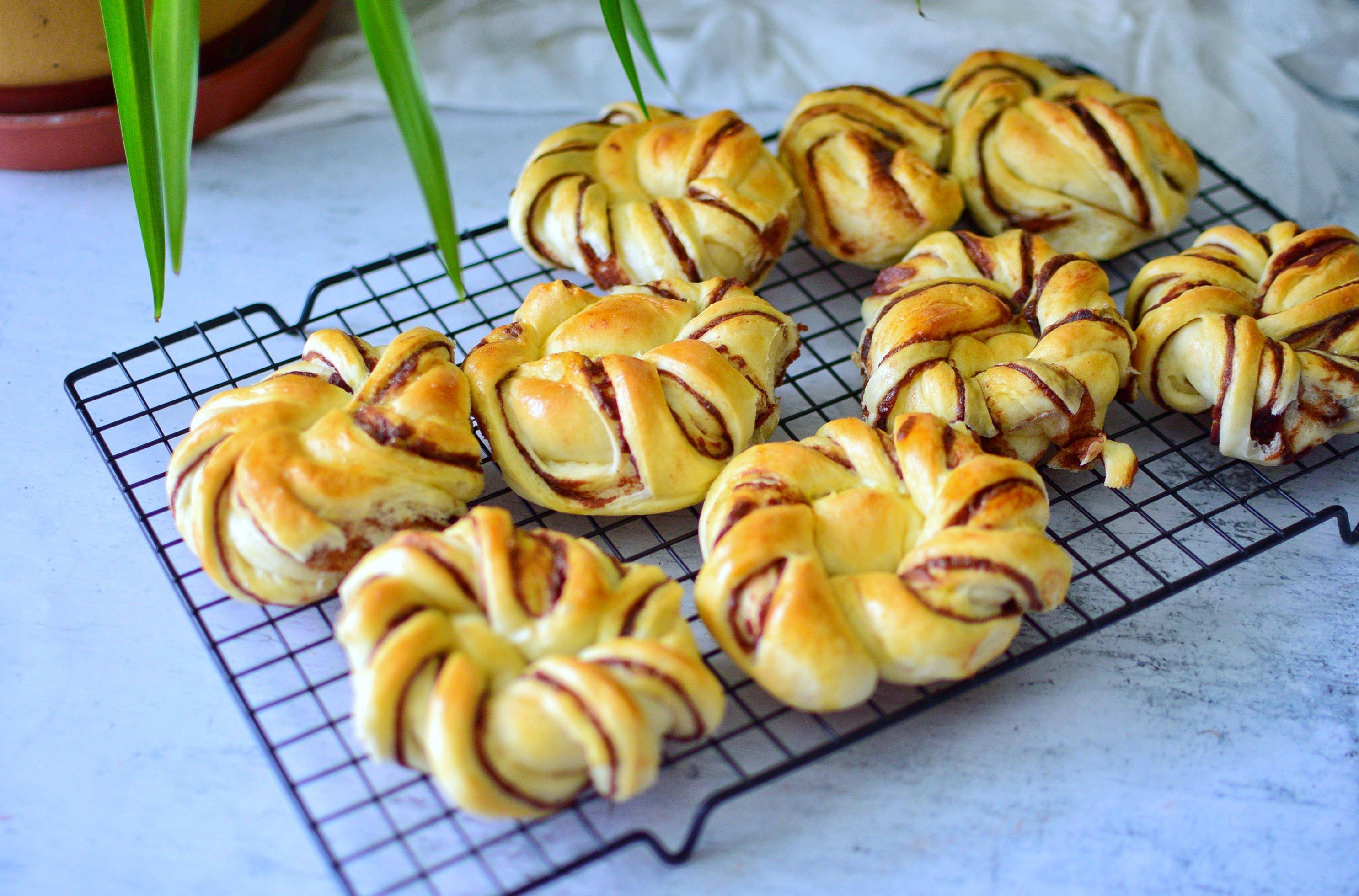 这个造型是第一次做,但是比任何一种造型的豆沙面包都好吃这张图片看