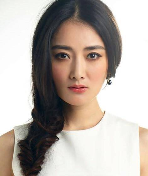 她年轻时比王菲都美, 曾和汪涵交往, 如今迁居国外福美满!_陈洁