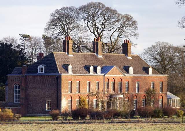 威廉王子和凯特王妃，真的需要肯辛顿宫拥有20个房间的公寓吗？