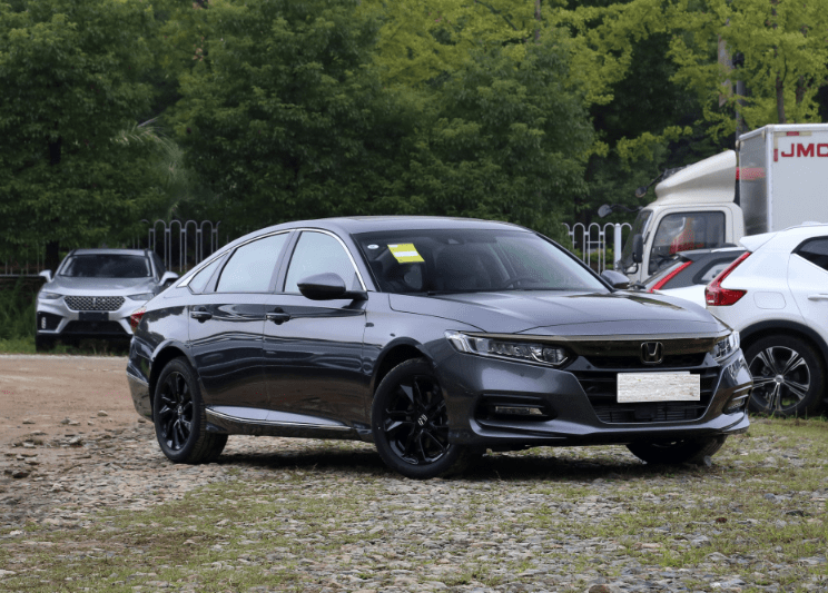 一个字香本田雅阁下探26万新车起售1538万