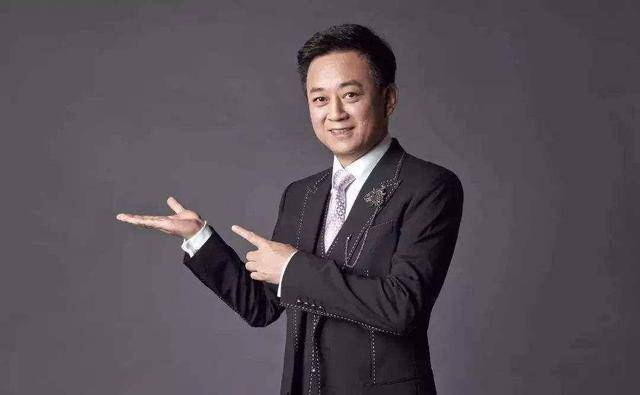 原创前央视名嘴朱军54岁黯然告别央视后老婆又被传晚节不保