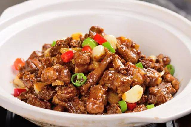 乳鸽新做法烹饪简单却鲜香味十足比炖还馋人