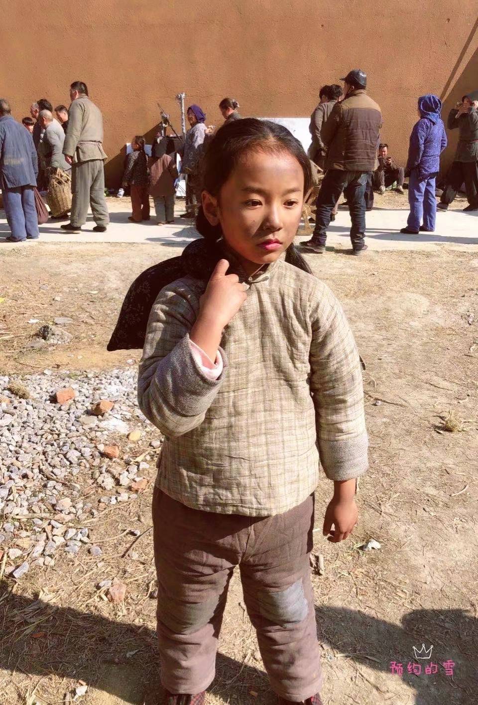 在电影突破口饰演群众演员的可爱小演员