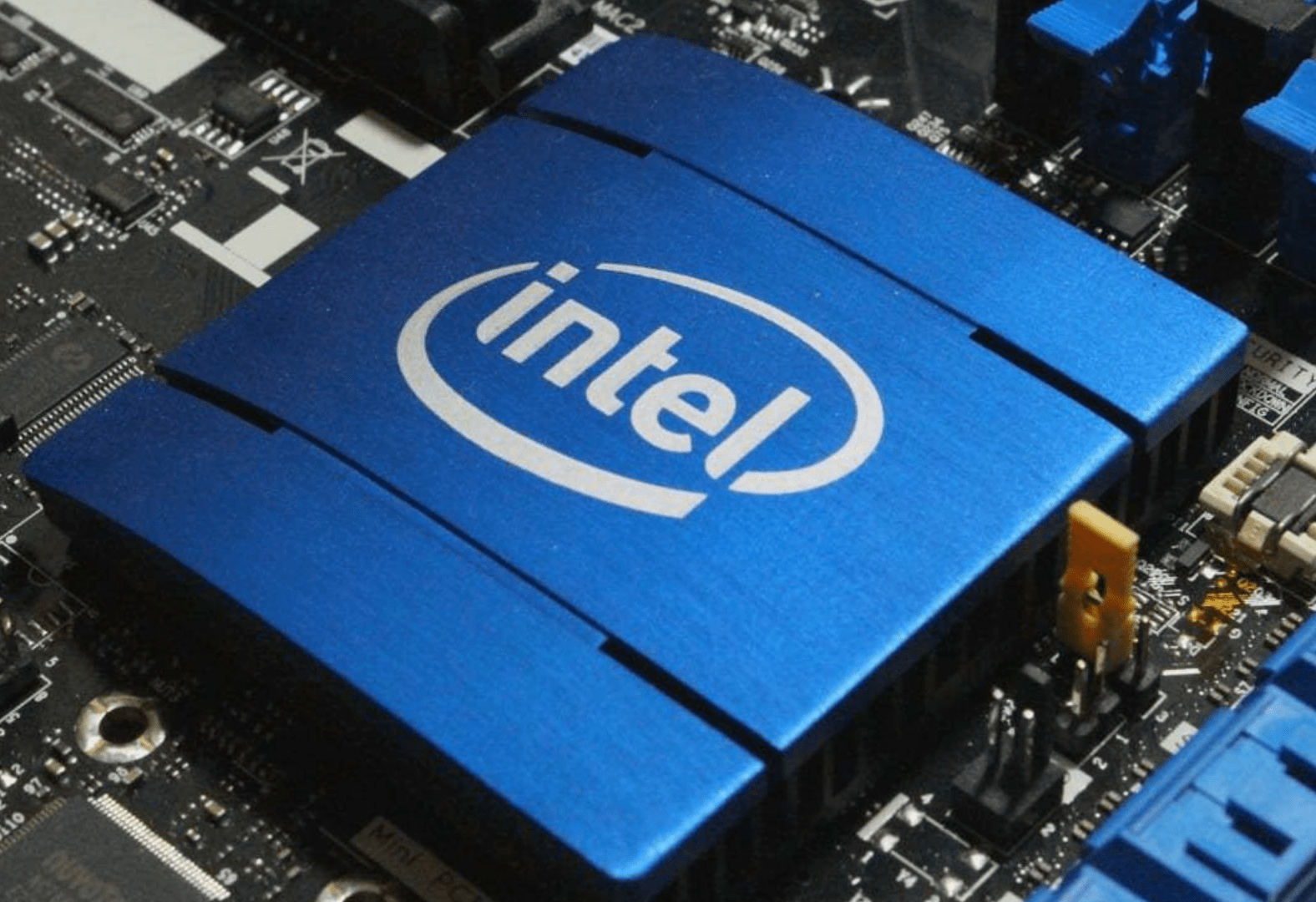 原创是人是鬼都在秀只有英特尔在挨揍新酷睿不给力还被大佬狂喷