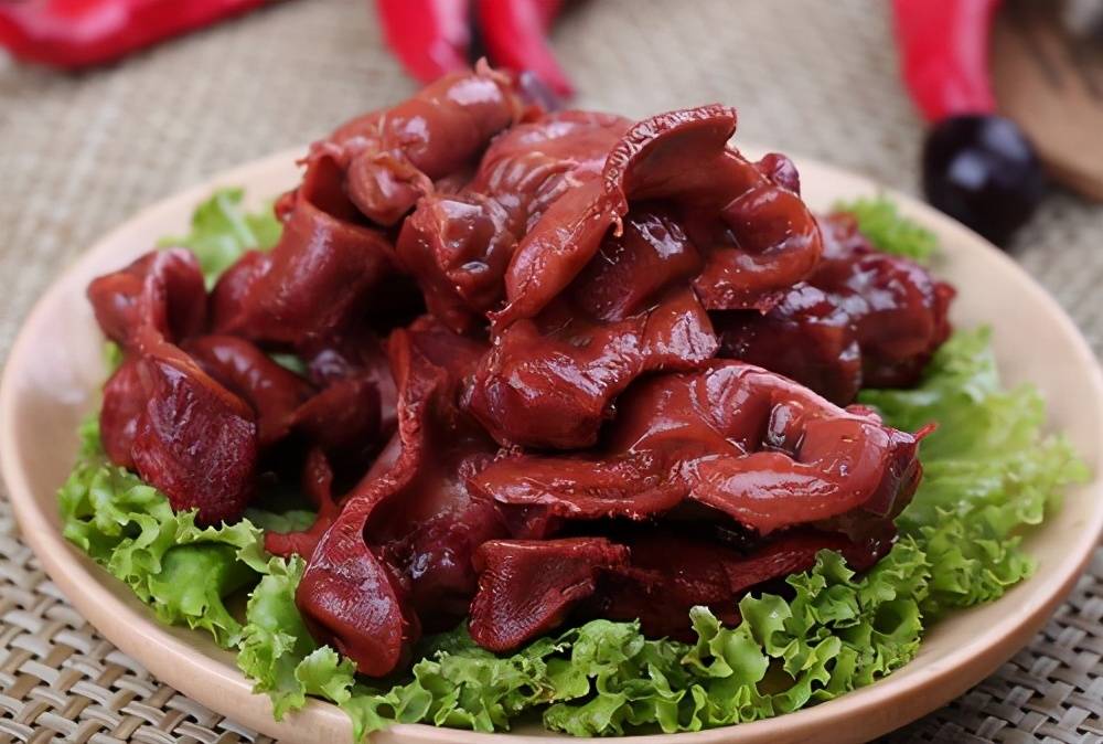 很多朋友都做错了,正确的做法是,鸡胗一定要提前改刀,生鸡胗买来后