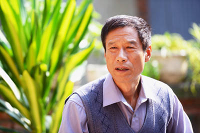 影帝,走红之后仍住老式筒子楼,娇妻为他偷出户口本结婚,他就是刘佩琦