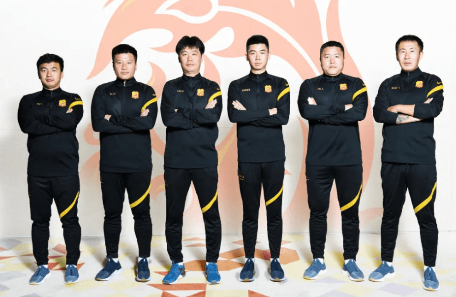 【火狐电竞】
泰山队两名助教追随李霄鹏 郝伟组建新团队 一名外教在带预备队(图4)