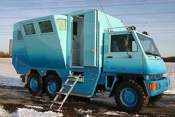 布赫房车你见过吗?配4.2l发动机6轮驱动,越野不输乌尼莫克