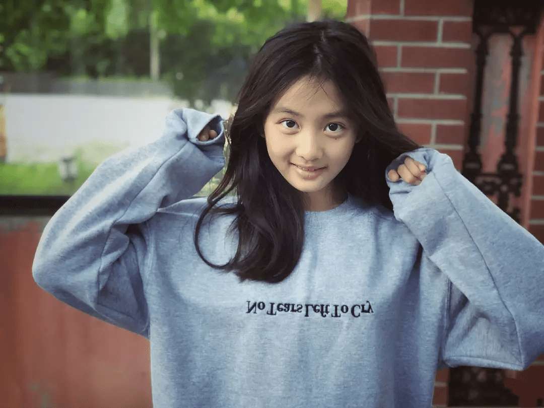 星二代频频上热搜,背后高强度的"优秀教育",让人难以理解_黄忆慈