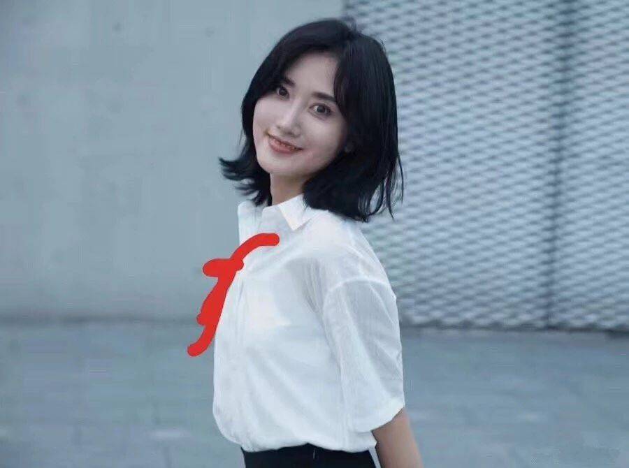 现在才知道,原来他们有个女儿,叫侯雪,也是一个演员,怪不得有些熟悉.