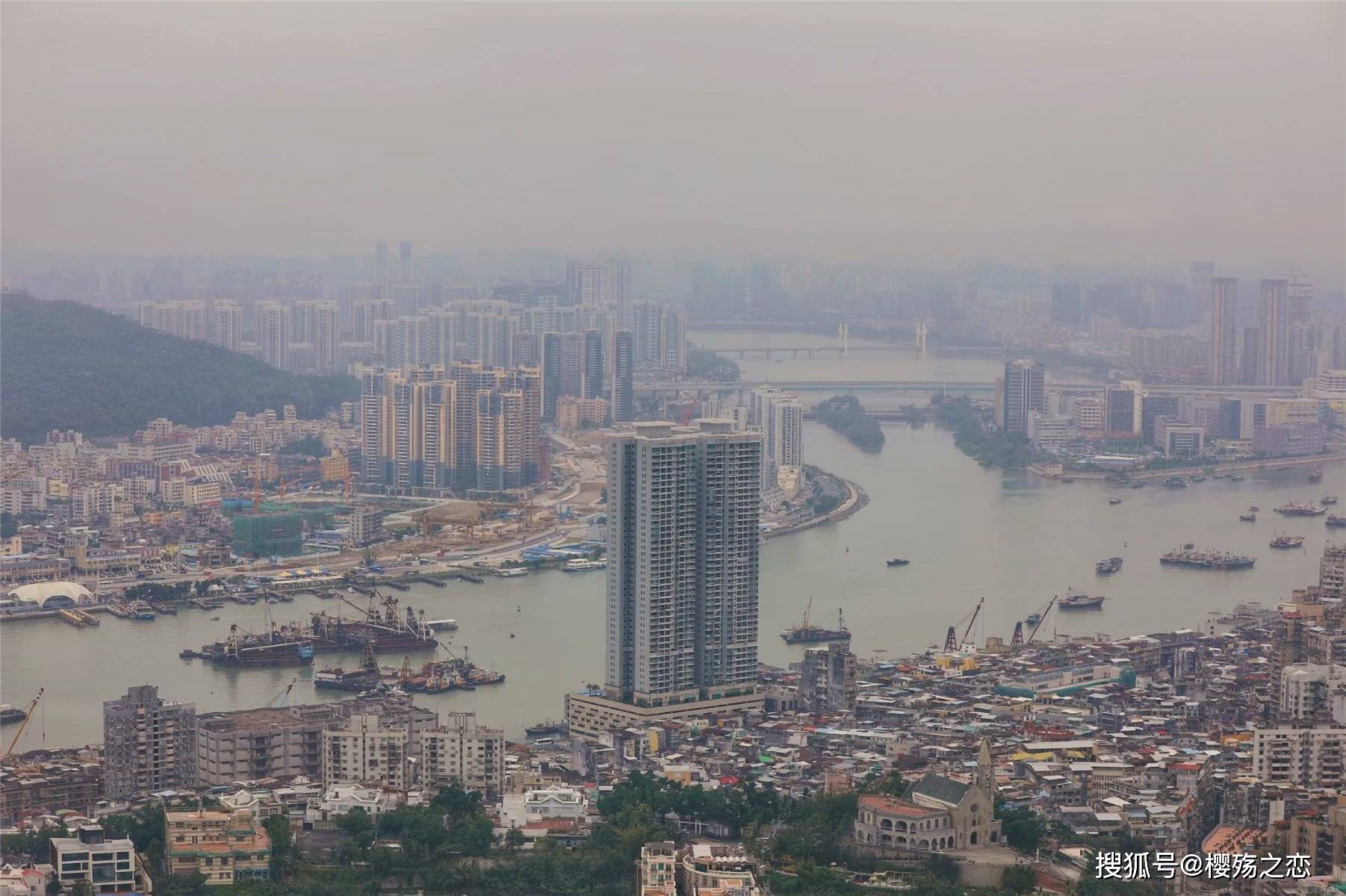 香港面积多少平方公里人口多少_体验豪华视觉冲击 世界上最富有10大城市 图(3)