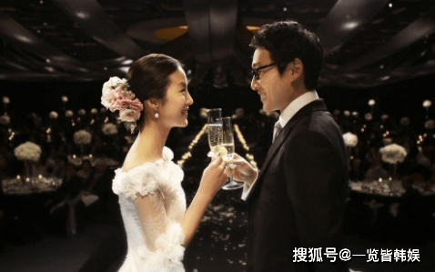 双胞胎妈妈文正媛再陷非议 网友曝其买玩具不给钱 与李辉才差8岁