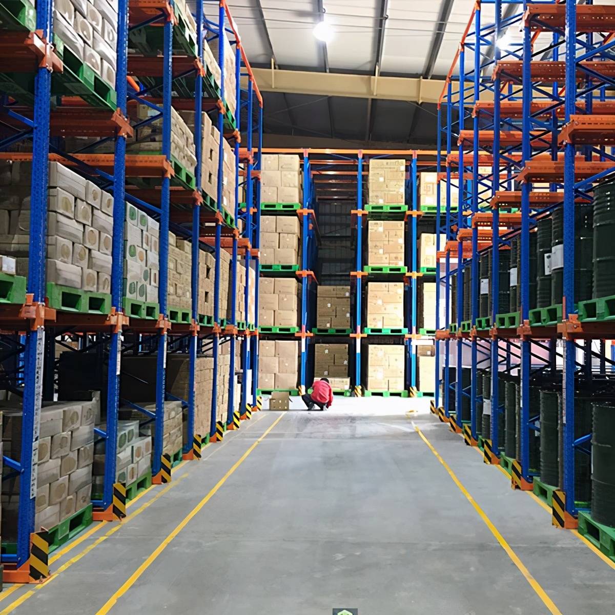 先入先出驶入式货架的优势