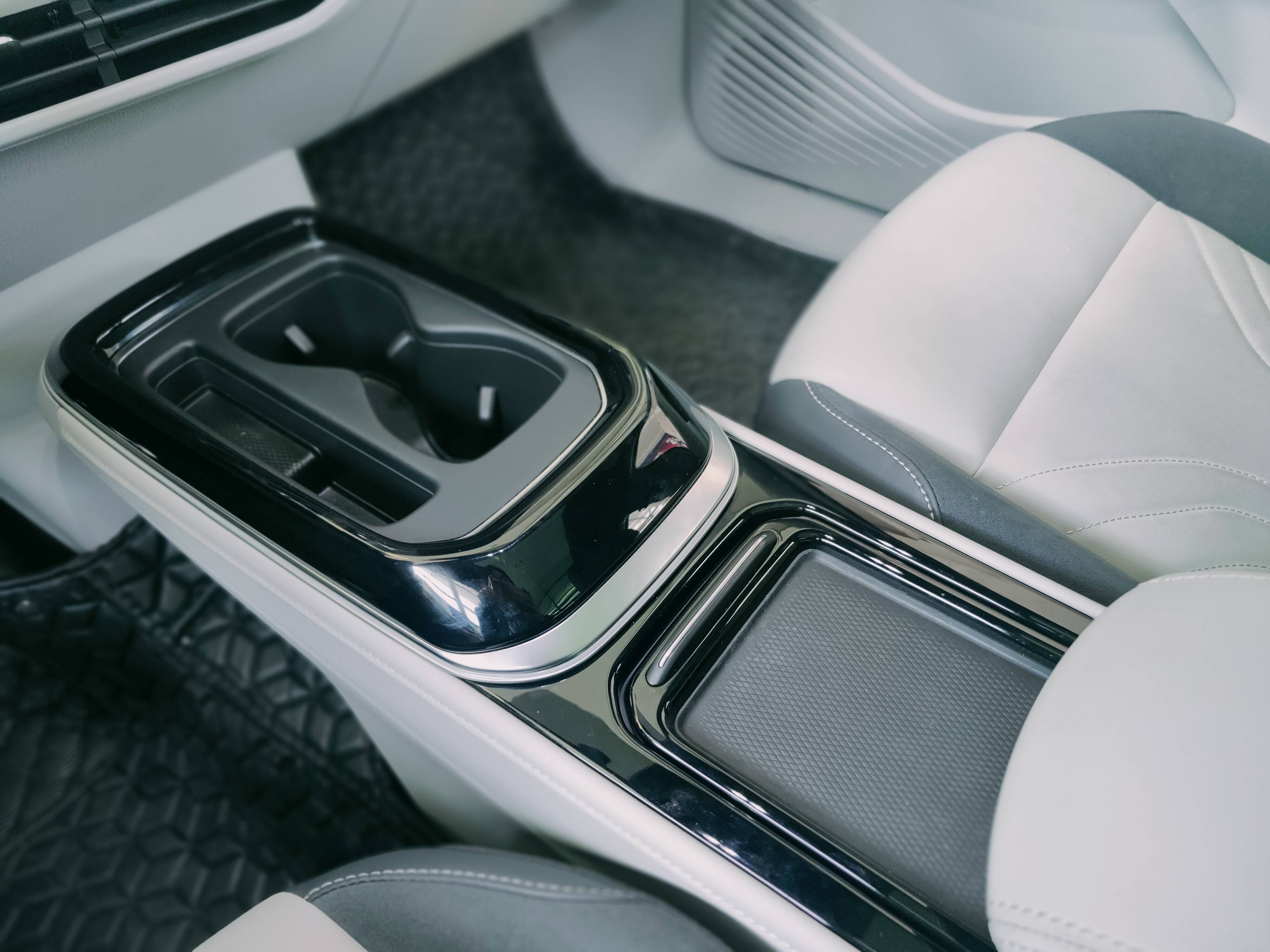 内饰极简 大众id.4 crozz到店实拍 后排空间是亮点