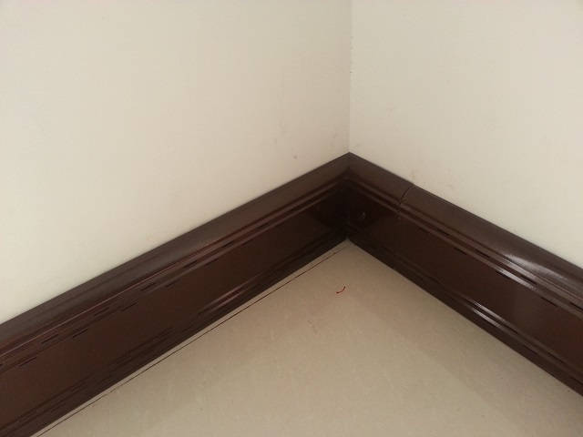 家里装修不想装踢脚线?用这几种材料代替也不错