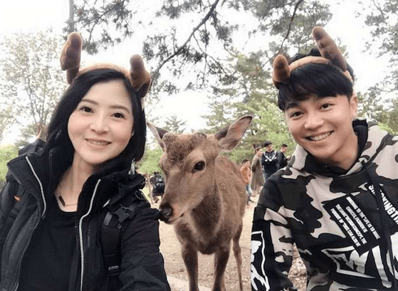 原创39岁李亮瑾官宣结婚!温馨晒"一家三口"照,结婚怀孕喜上加喜