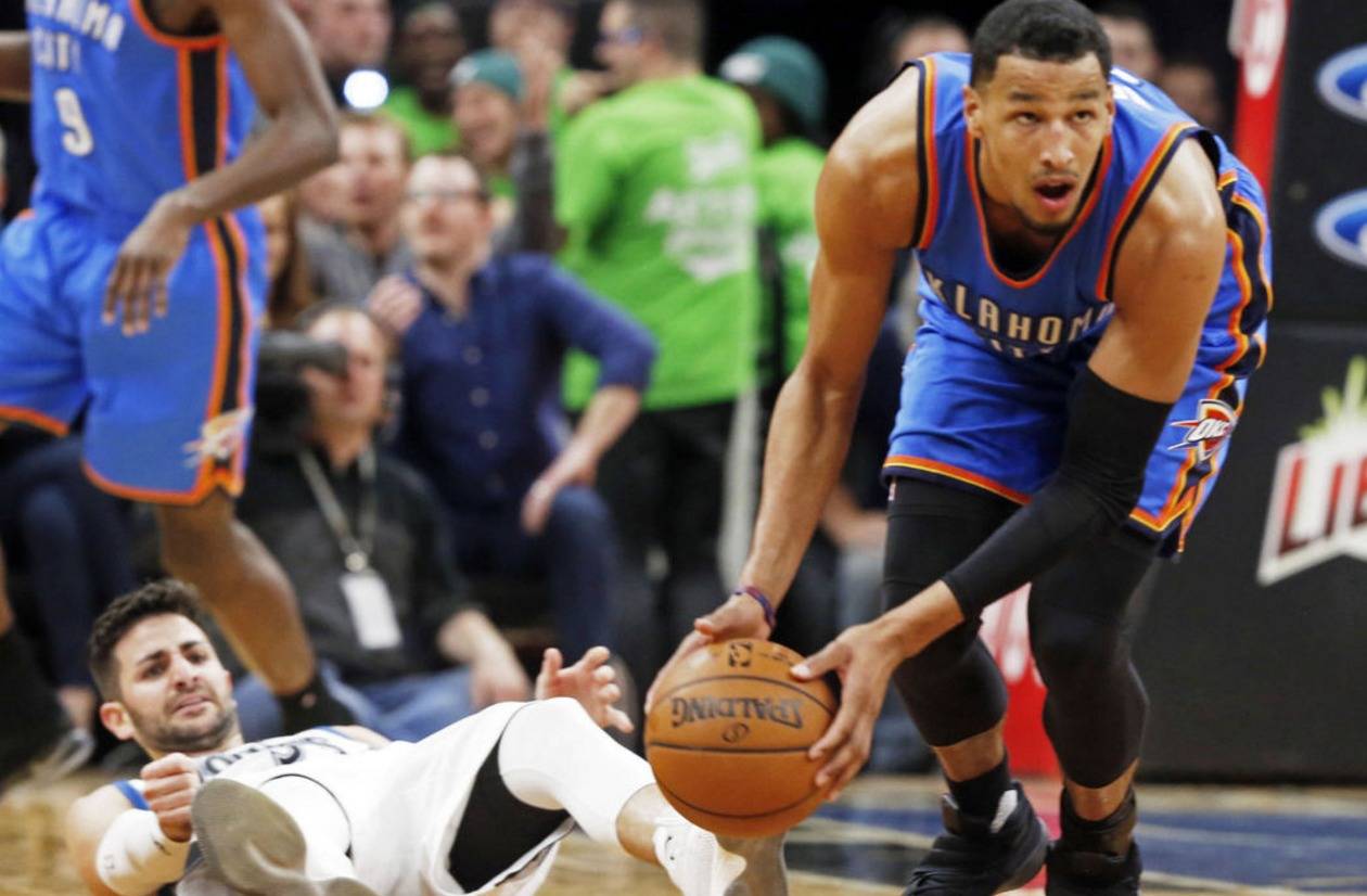 刚拿到合同就受伤,如今29岁或退出nba,美丽女友也离开了他!