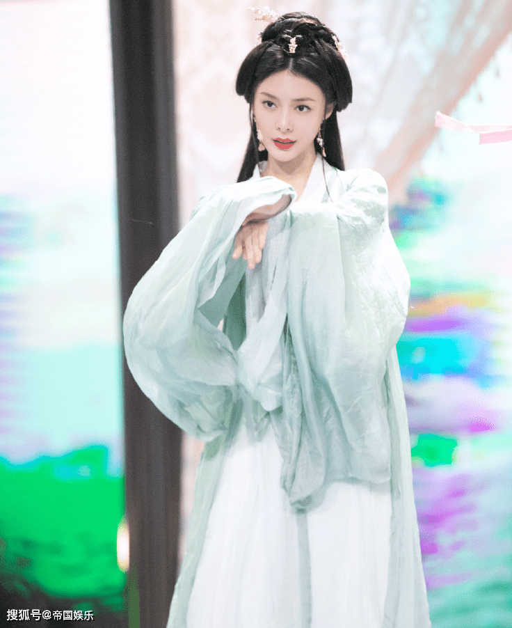 原创6年前央视也选过四大美女佟丽娅扮貂蝉比袁冰妍更出色