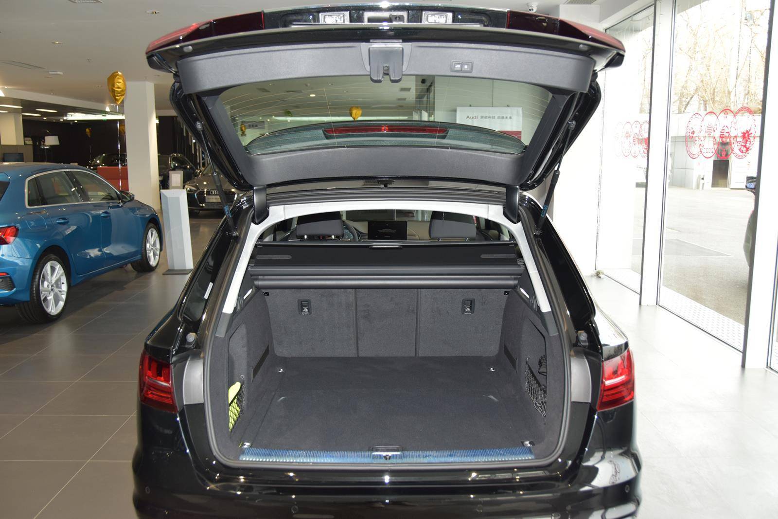 内饰更科技/动力更强劲 实拍新款奥迪a4 avant