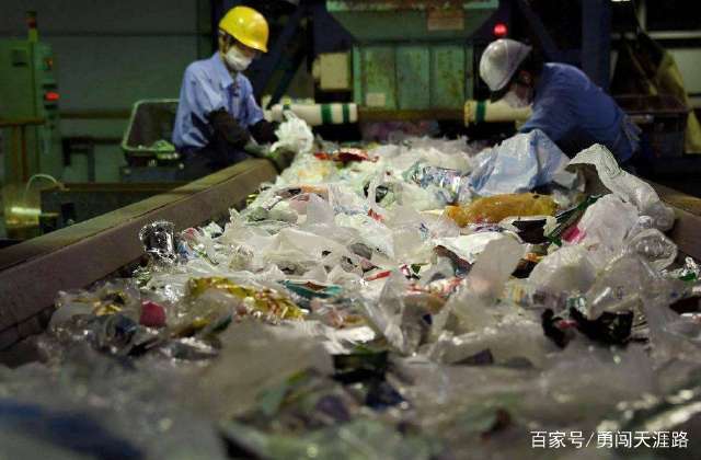 日本整洁背后是谁的功劳？我国拒绝洋垃圾后，他们立马“现原形”