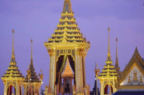 泰国最“火”的寺庙，为了纪念一位国王，耗资2亿成一个景区！