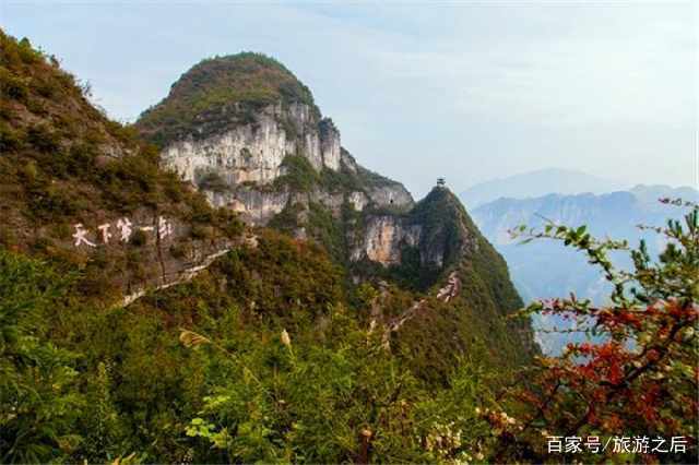 重庆最牛风景区，1010米悬崖之上，世界最长悬挑玻璃廊桥