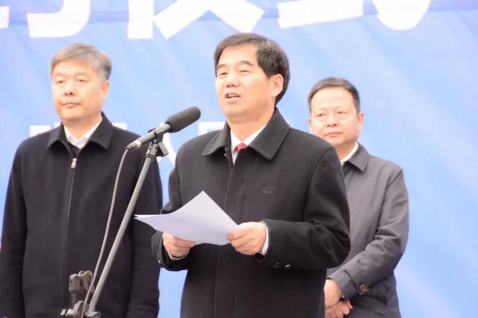 陇县县委书记杜长生致辞说:在省国资委系统国企合力团的大力支持帮助