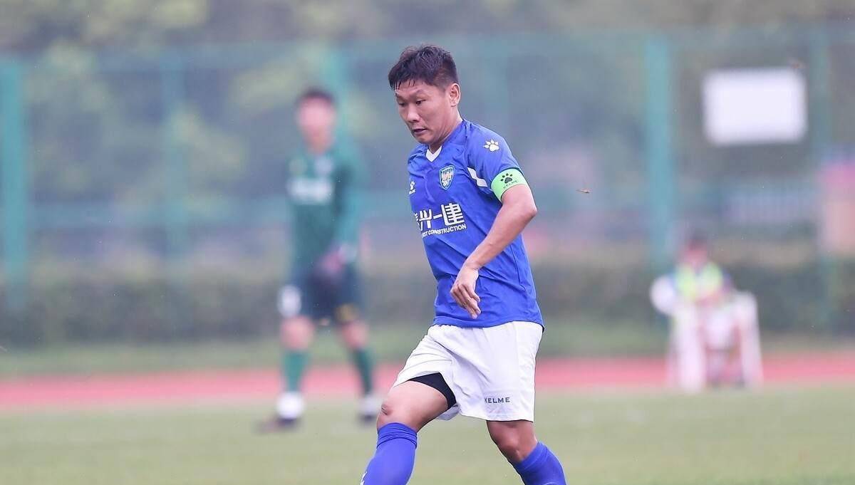昔日苏宁功勋队长如今无球可踢,球迷呼吁他重返球队效力_刘建业