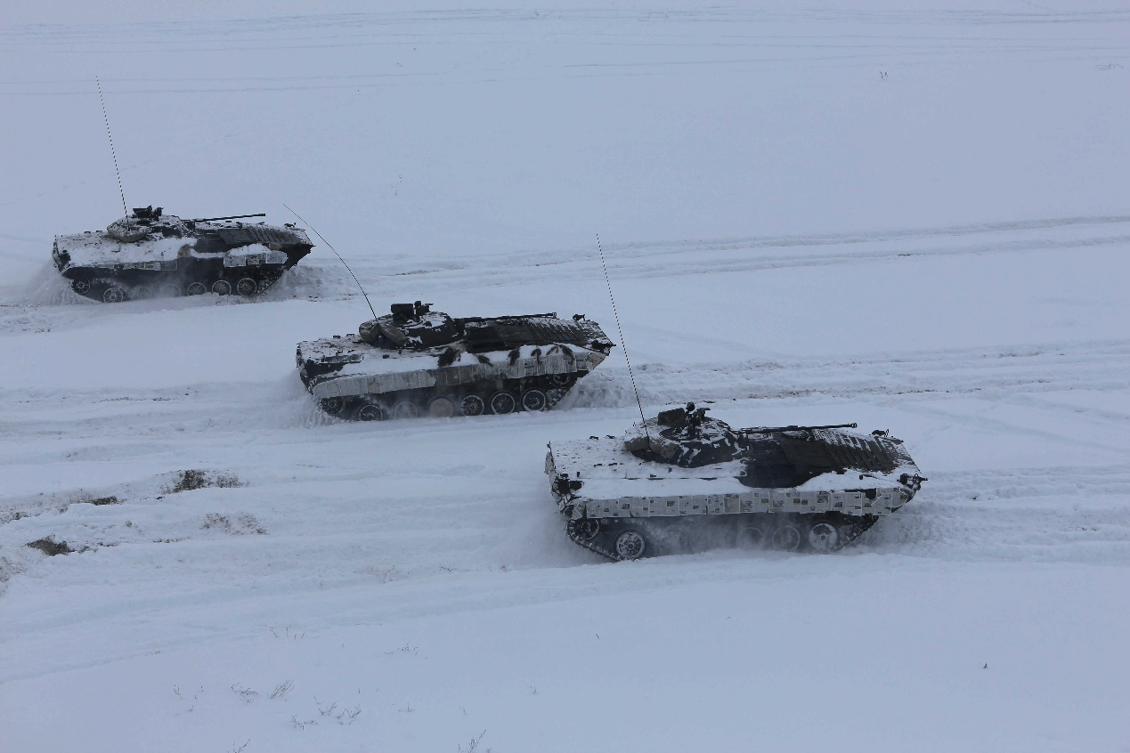 各国军队雪地迷彩大比拼,土耳其的自行火炮雪地迷彩效果拉满