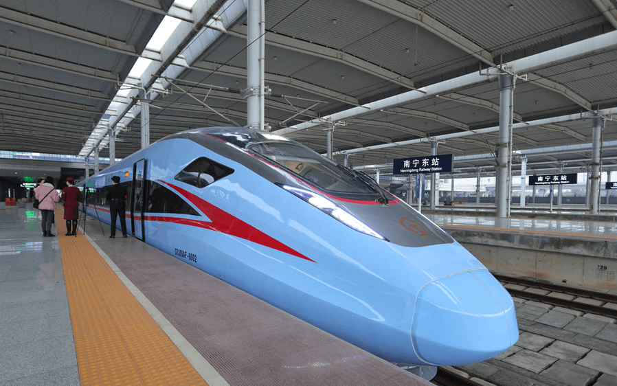 新型"复兴号"正式运营,国际网友热议:为何中国高铁能