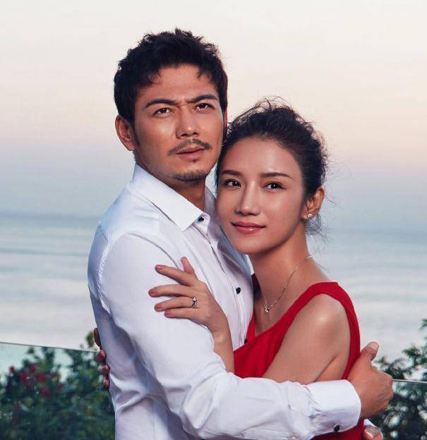 36岁型男杨烁,"隐藏"了9年的妻子,原来是80后熟悉的童年女神_王黎雯