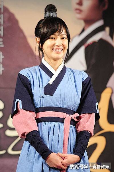 尹胜雅晒4层豪宅 曾出演拥抱太阳的月亮 与韩佳人同框外貌稍逊