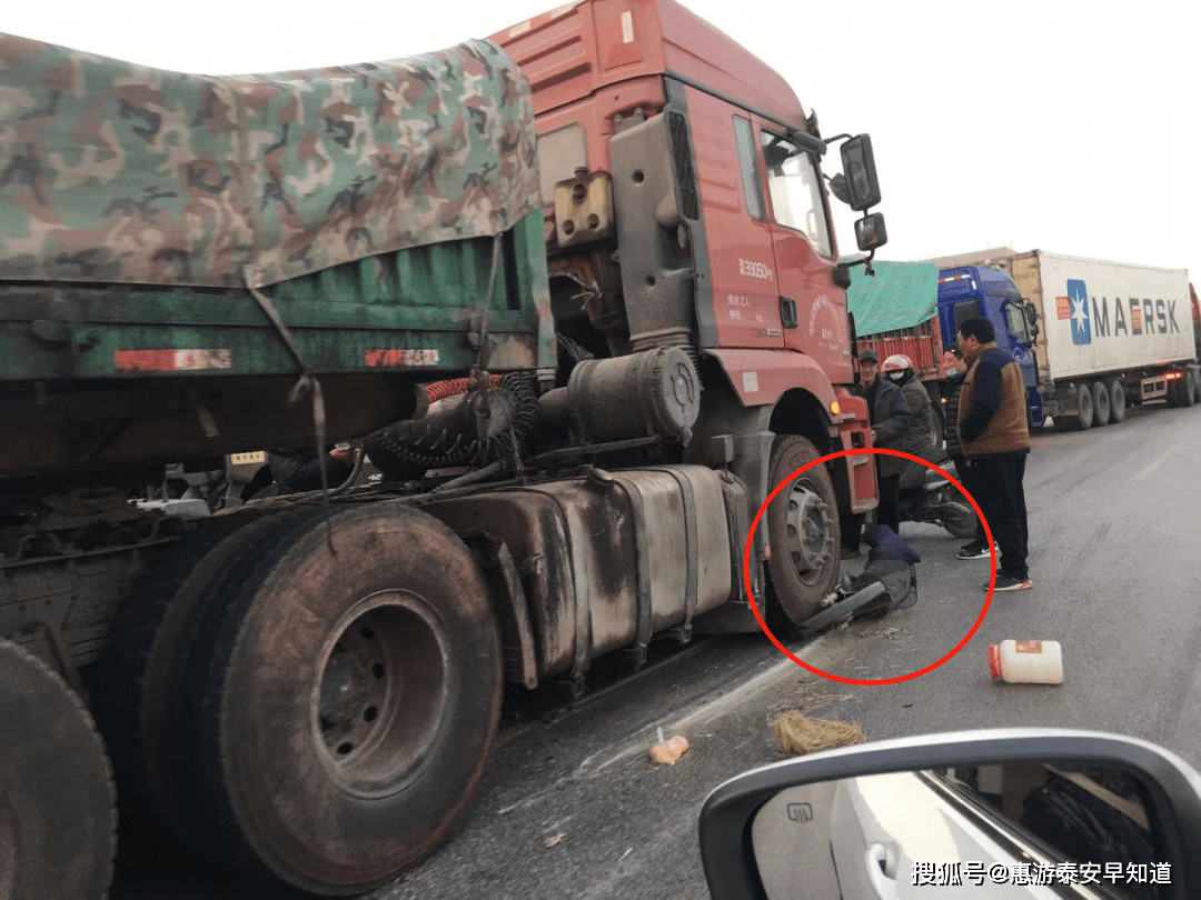 金龙工业园(泰安岱岳区341国道)附近,发生一场车祸!