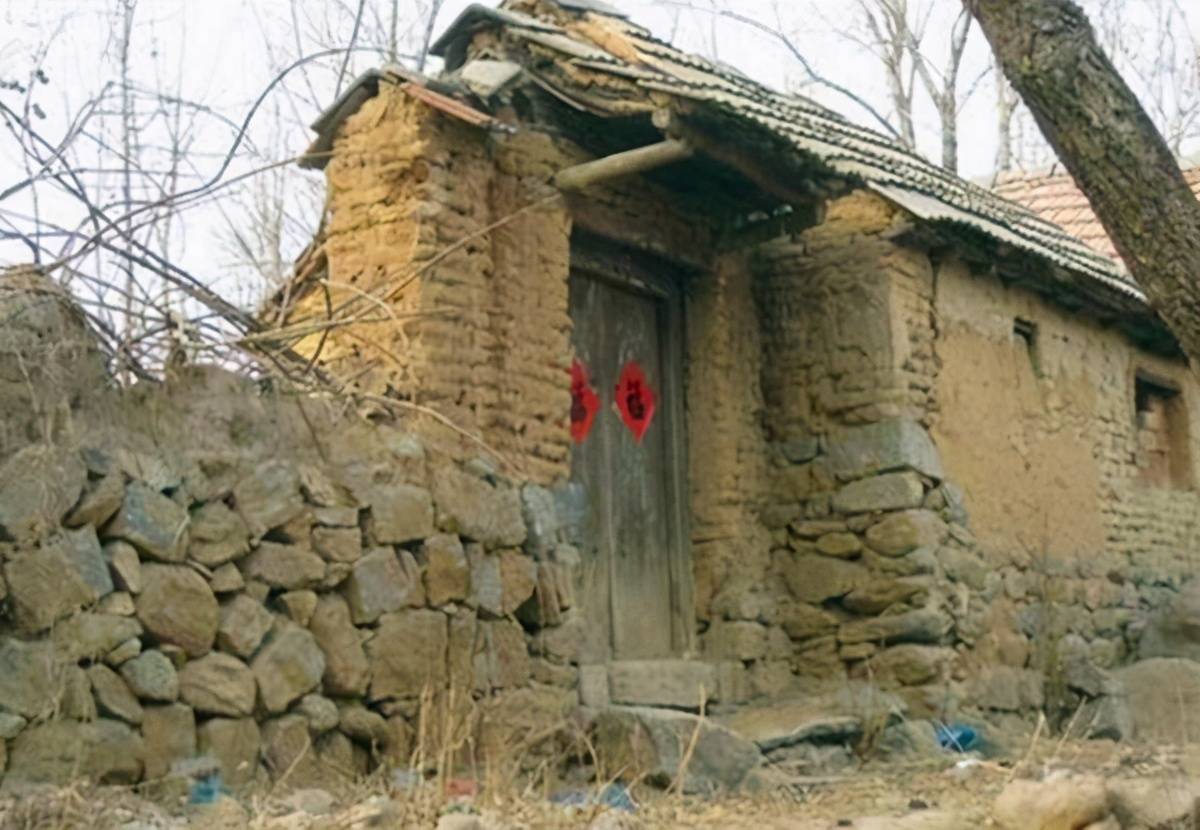 原创恶毒继母朱红凌入狱记因孩子抢鸡爪继母将其杀死分尸藏于屋顶