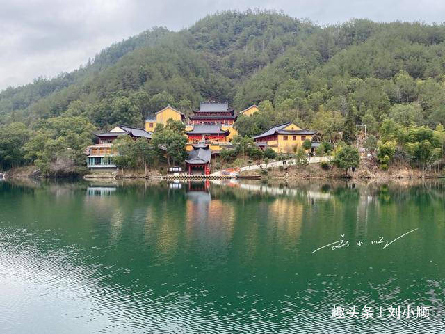 浙江省云和县“最独特”的寺庙，有300多年历史，坐船才能进去