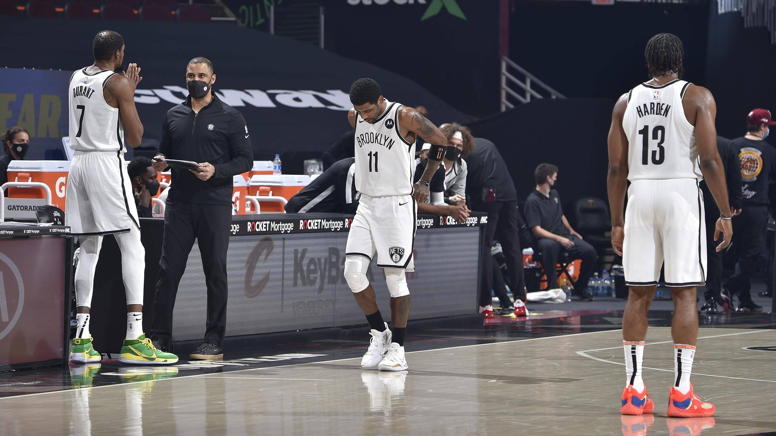 哈登加盟篮网不只有好事,2数据下滑明显,三巨效率不如一组合?