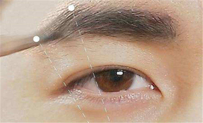 这种眉形在互相学习中也被称为"英雄眉.