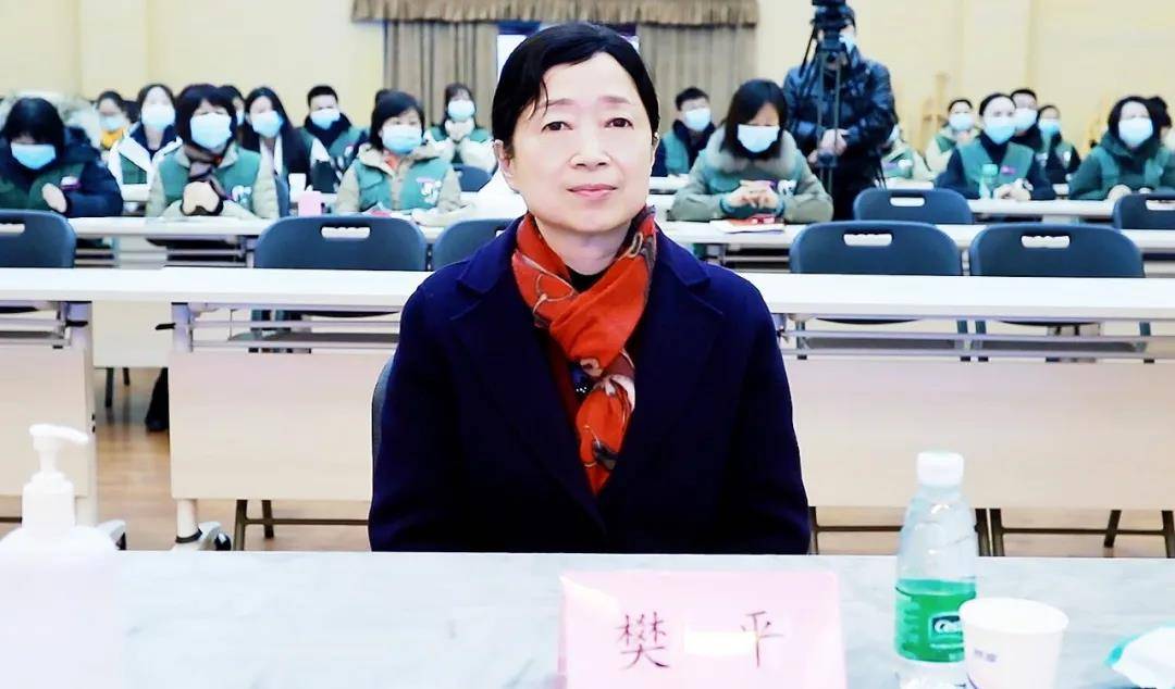 河南省妇联一级巡视员樊平省妇联一级巡视员樊平为"我爱小象"志愿者