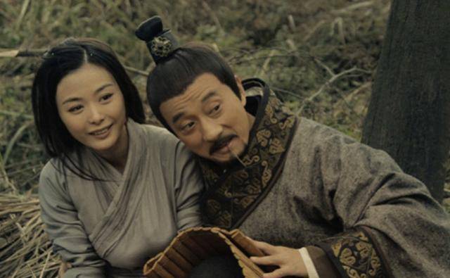 的一个"劣迹:他曾强夺了一位有夫之妇—吕布部将秦宜禄的夫人杜氏