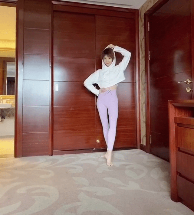 原创被袁立造谣秃顶戴假发金巧巧首次否认你好好仔细认真看一看