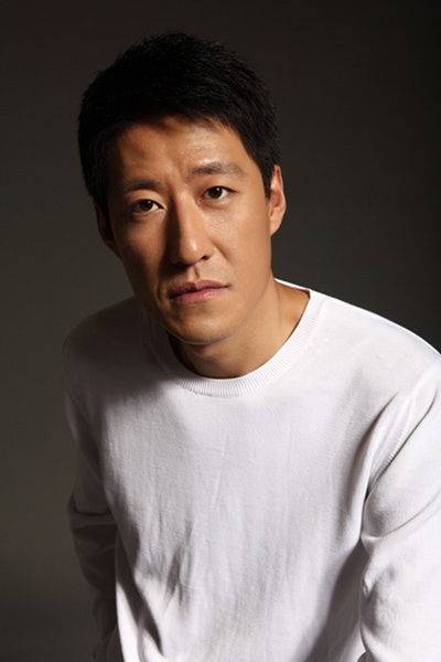 《全军出击,于震是主演,怎么说呢,我感觉昂,这部电视剧算是中规中矩