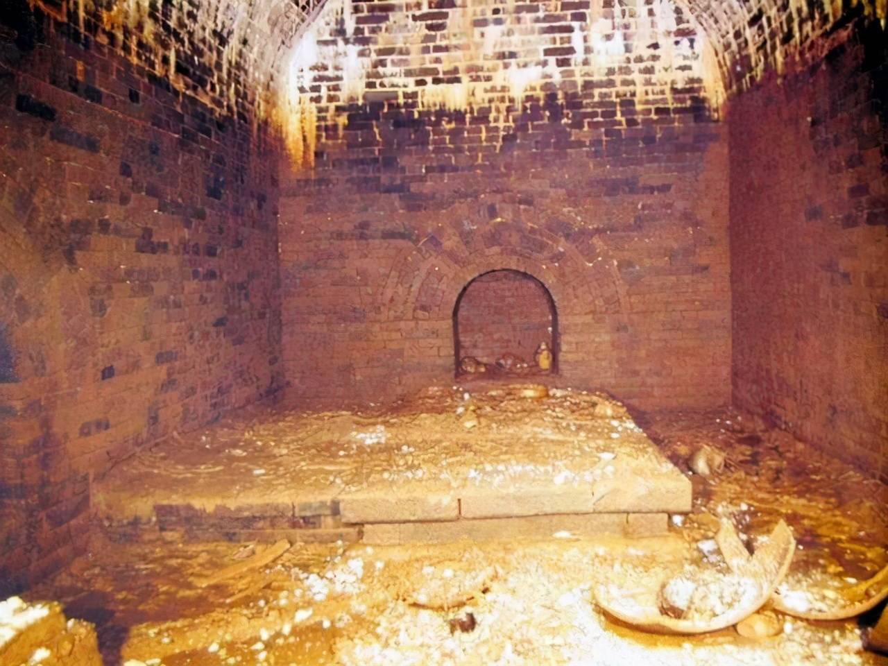 上篇文章中我们讲到,在湖北省钟祥市长滩镇大洪村,明代梁庄王墓的考古