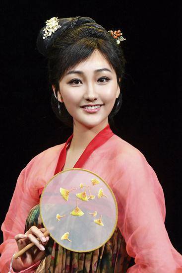 谍战天王于震,被前妻冠上了家暴男标签,现任妻子辛月,貌美如花