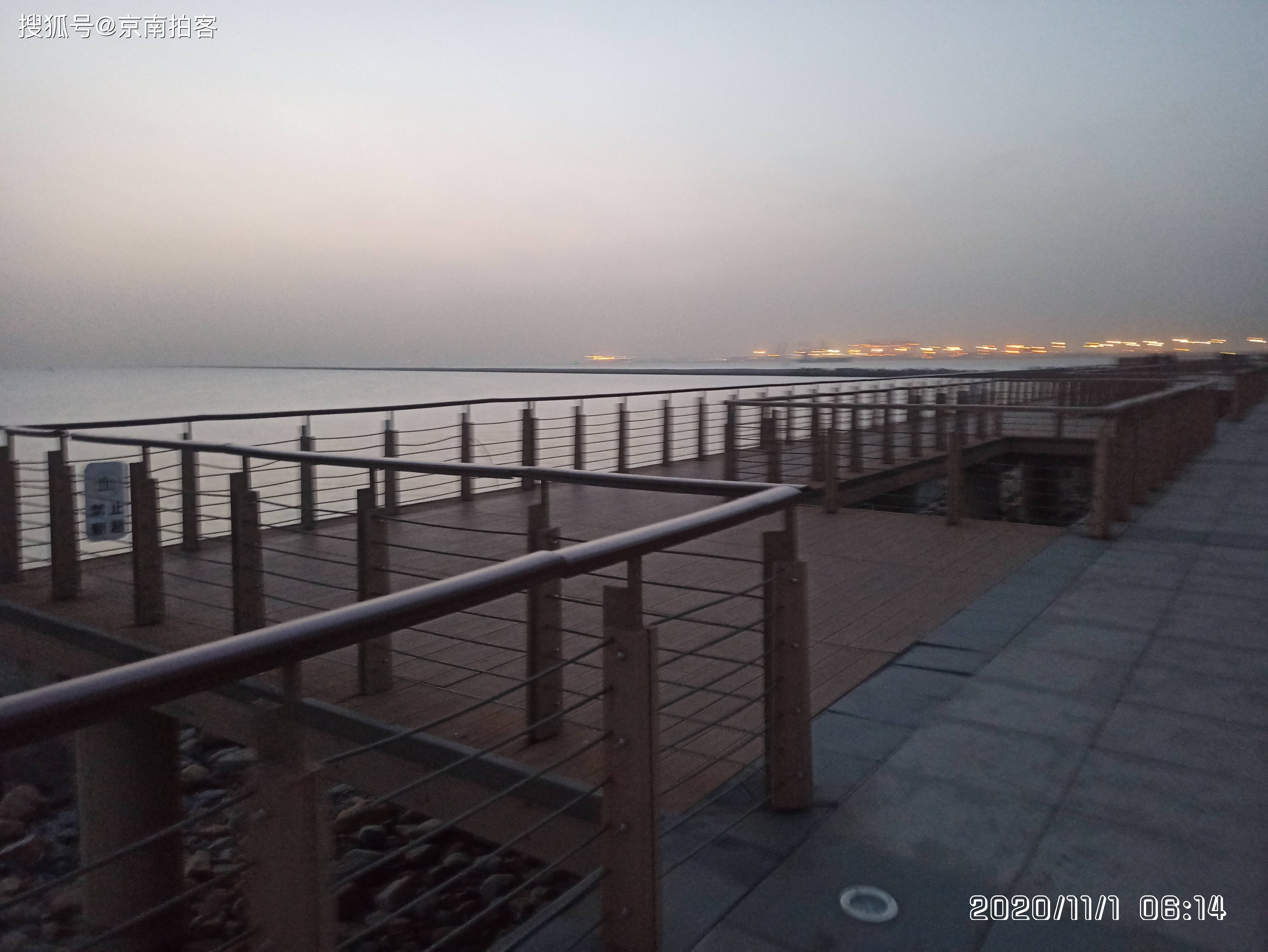 天津滨海新区的东疆港开发纪念公园