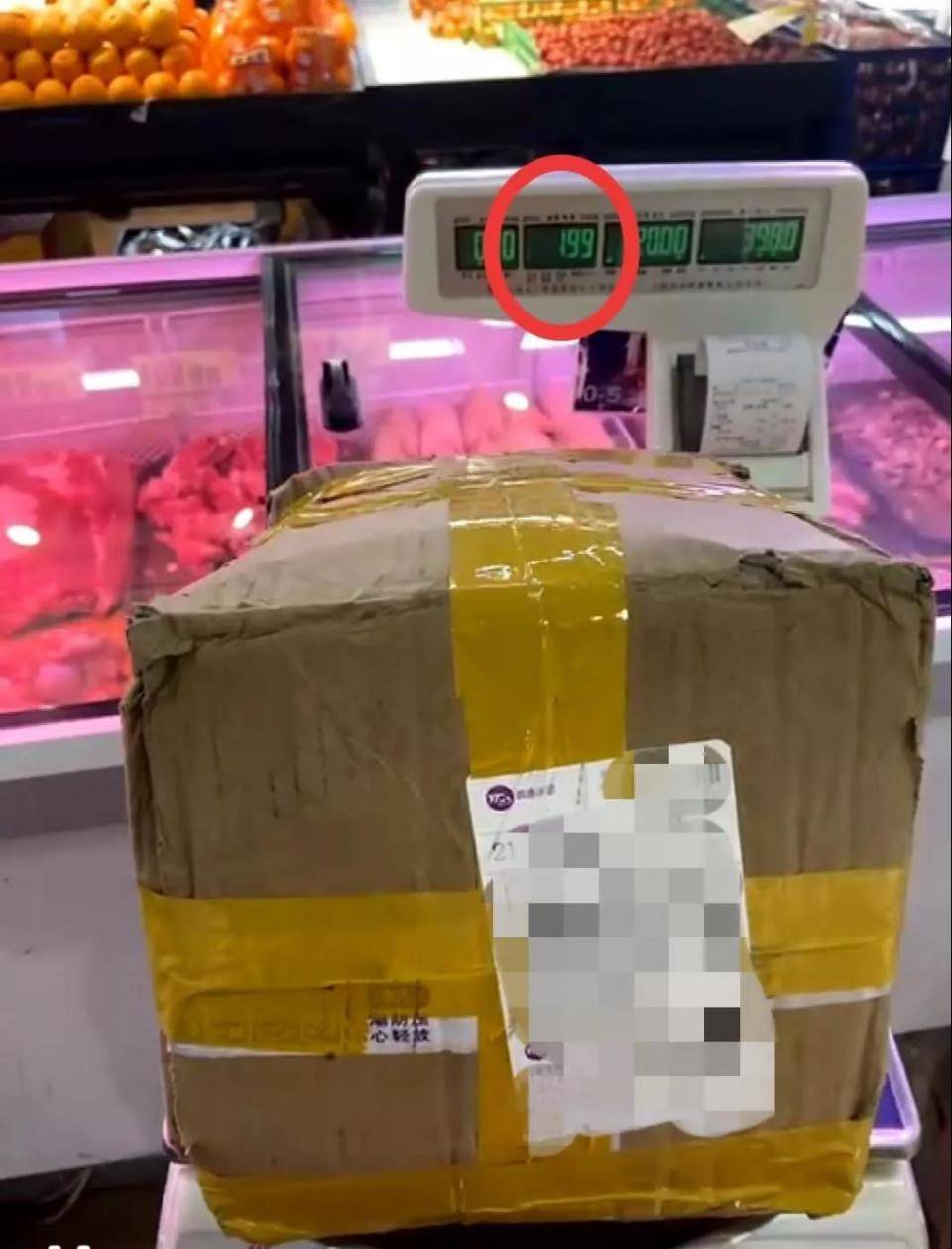 大连女子用圆通速递邮寄衣服 收到包裹后发觉不对劲