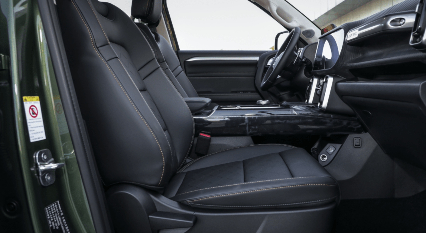 「哈弗大狗前排座椅空间」