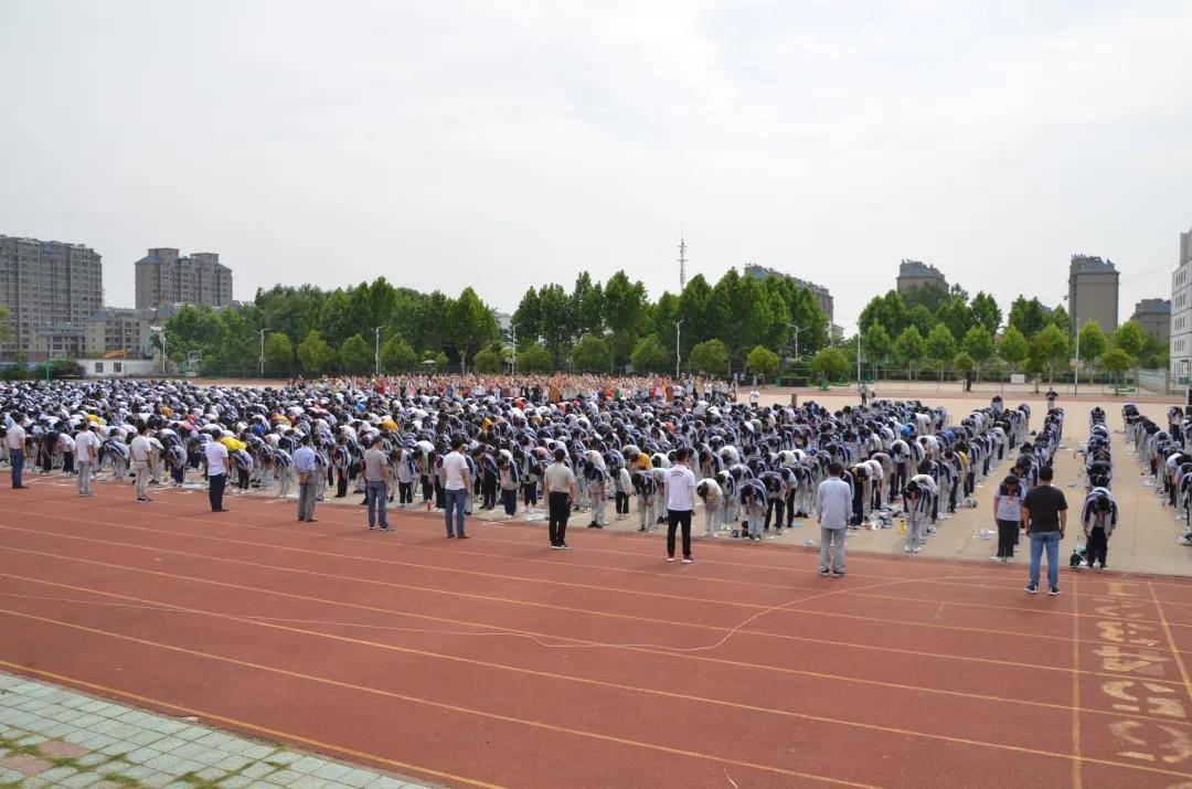 凌宇老师连云港市灌南县示范初中灌南初级中学初三中考励志演讲会