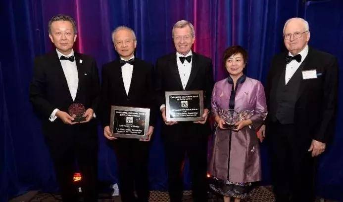 比亚迪女高管欲套现超2.5亿 系董事长妻子 (图2) 比亚迪女高管欲套现超2.5亿 系董事长妻子 (图2)