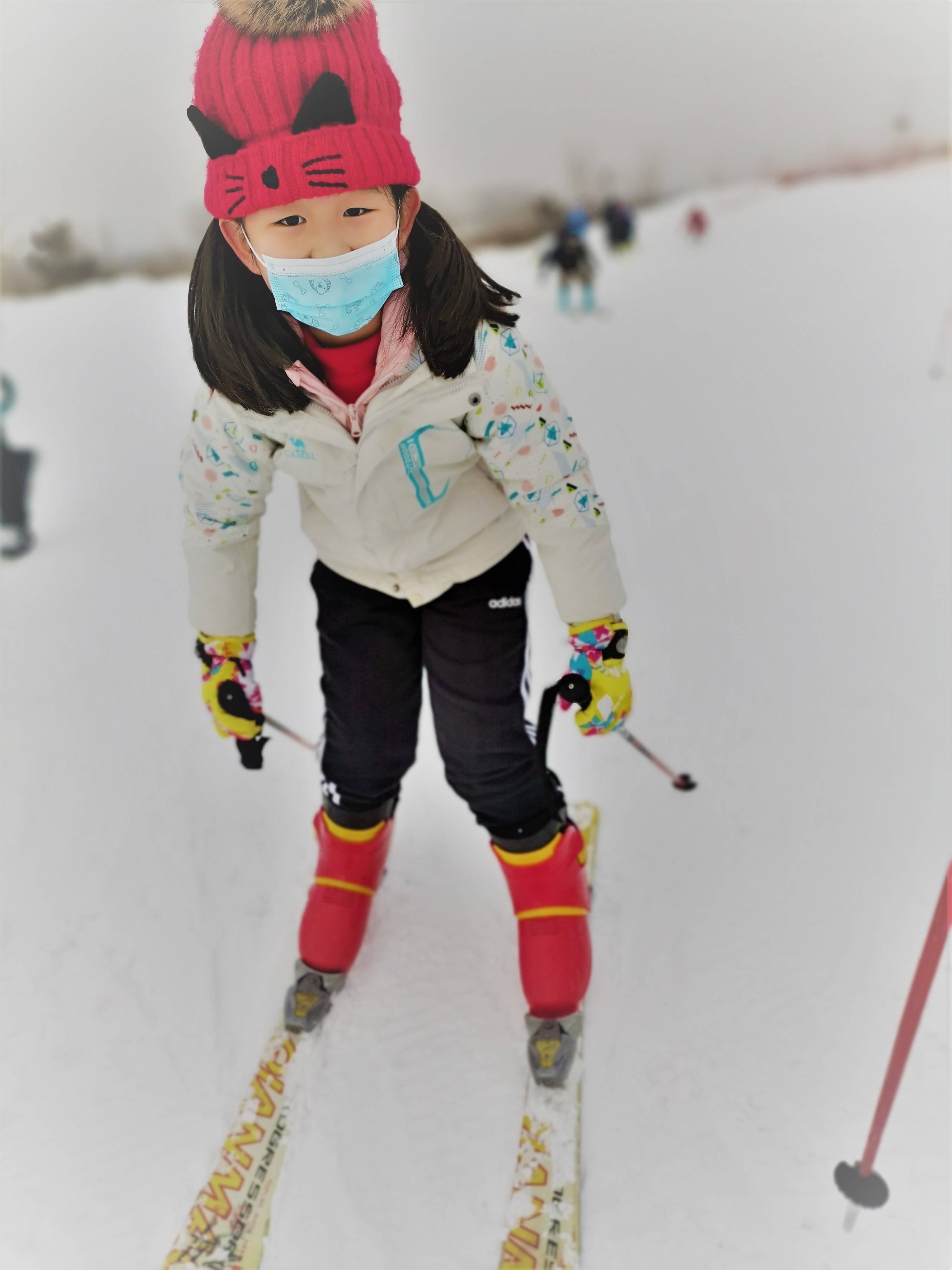 吉林省冰雪运动有高山滑雪,越野滑雪,速度滑冰,冰球,冰壶等项目